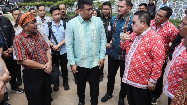 Wali Kota Wesly Dampingi Gubernur Bobby Nasution Tinjau SMAN 5 Siantar, Relokasi Jadi Solusi Sengketa Lahan