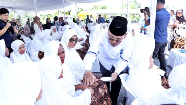 Pemkab Simalungun Gelar Tepung Tawar 104 Calon Haji, Bupati Titip Pesan Jaga Kesehatan di Tanah Suci