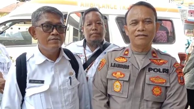 Kapolsek Tanah Jawa Tunjukkan Sisi Humanis, Rawat ODGJ Yang Terlantar Selama Enam Hari Hingga Dipulangkan ke Dinas Sosial