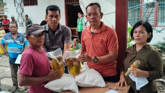 Camat Hutabayu Raja Turun Langsung Awasi Penyaluran Bantuan Pangan Beras Bulog, Pastikan Tepat Sasaran untuk Masyarakat