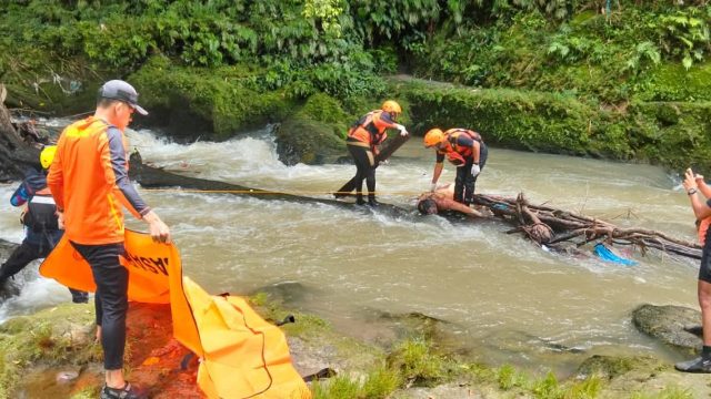 Tiga Hari Berjuang Melawan Arus, Tim SAR Akhirnya Temukan Warga Yang Hanyut dalam Kondisi Meninggal Dunia