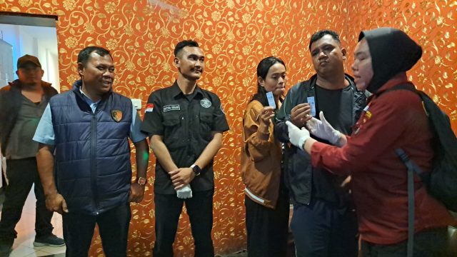 Sat Narkoba Polres Simalungun Gerebek Dua THM di Perdagangan, Dua Wanita Positif Sabu Tak Berkutik Saat Tes Urine