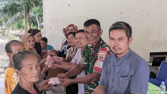 Wujud Kepedulian Pemerintah, Nagori Buntu Turunan Salurkan BLT Dana Desa Tahap II kepada Warga Penerima Manfaat