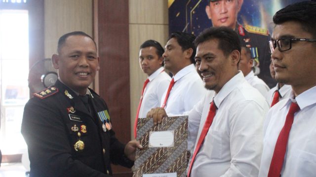 Ungkap Perdagangan Satwa Dilindungi dan Berantas 3C, Kanit Tipiter serta Tim Jatanras Polres Simalungun Diguyur Penghargaan Kapolres