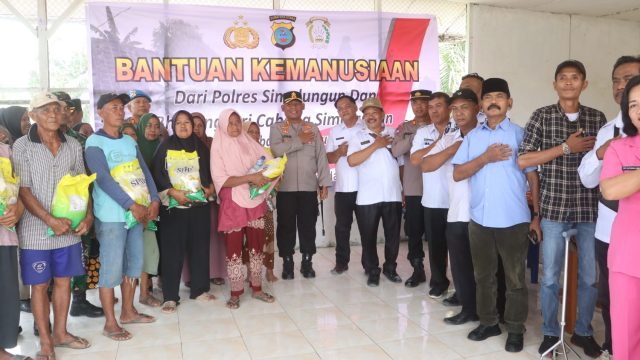 Peduli Korban Bencana, Kapolres Simalungun Turun Langsung Salurkan Bantuan untuk 161 Rumah Warga Terdampak Puting Beliung