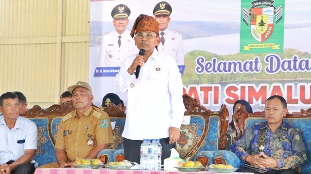 Bupati Anton Jemput Bola ke Pematang Silimahuta. Keluhan Belasan Tahun Terungkap, Solusi Langsung Diberikan untuk Warga