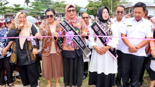 Perkuat Komitmen Wajib Belajar 13 Tahun, Bunda PAUD Simalungun Resmikan Dua TK Negeri Pembina