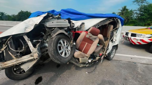 Maut di Tol Medan–Tebing Tinggi..! Avanza Hantam Belakang Truk Kontainer, 1 Tewas dan 7 Penumpang Terluka