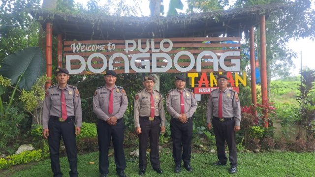 Senyum Ramah AIPDA Rolan Manik Jadi Wajah Polri Presisi, Patroli “Simalungun Safe Tourism” Jaga 10 Destinasi Wisata Danau Toba Tetap Aman