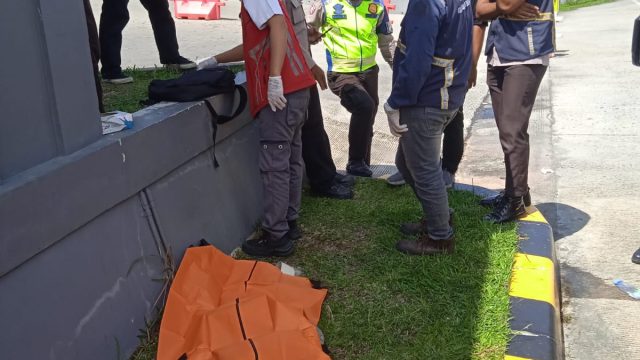 Reaksi Cepat Polsek Dolok Batu Nanggar Tangani Penemuan Penumpang Bus Meninggal di Pintu Tol Sinaksak