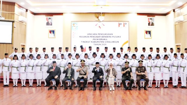 Kukuhkan 50 Anggota Paskibra, Bupati Simalungun: Laksanakan Tugas dengan Penuh Tanggung Jawab