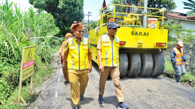 Bupati Simalungun Tinjau Pengaspalan Ruas Jalan 5,6 Kilometer di Gunung Maligas, Pastikan Kualitas Sesuai Spesifikasi