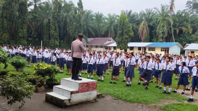 Police Go to School, Polsek Silou Kahean Ingatkan Siswa soal Narkoba, Bullying dan Keselamatan Lalu Lintas