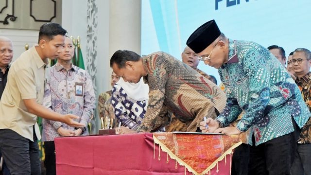 Bupati Simalungun Tandatangani Komitmen Penguatan Tata Kelola dan Pencegahan Korupsi
