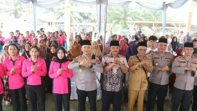 Haru dan Bahagia Warnai Jumat Berkah di Mariah Jambi, 70 Warga Terima Bantuan Kapolres Simalungun