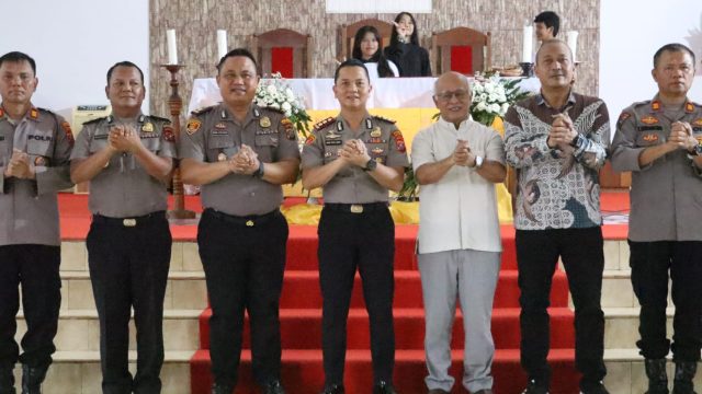Waspada Hoaks! Kapolres Simalungun Ajak 700 Jemaat Gereja Katolik St. Petrus dan Paulus Bijak Bermedia Sosial